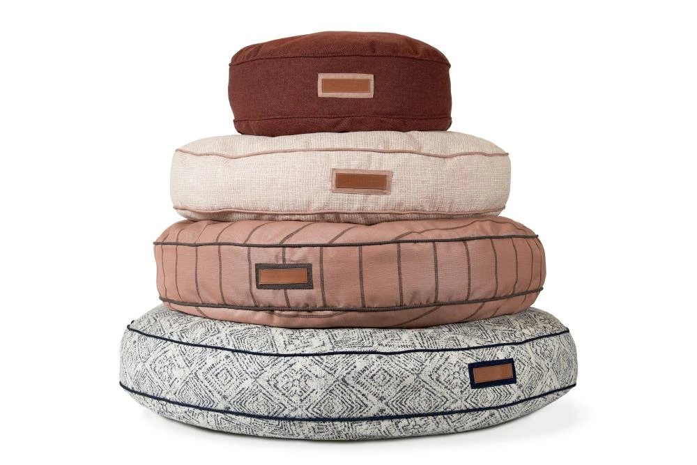 The Houndry Pet Beds Blushing Basset Sunbrella Acrylic Fabric Round 24-in x 24-in Dog Bed (For Small) 6 The Houndry Pet Beds Blushing Basset Sunbrella Acrylic Fabric Round 24-in x 24-in Dog Bed (For Small) - Image 4