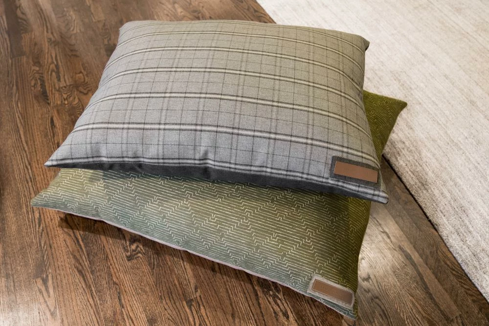 The Houndry Pet Beds Grey Hound Sunbrella Acrylic Fabric Rectangular 38-in x 29-in Dog Bed (For Medium) 6 The Houndry Pet Beds Grey Hound Sunbrella Acrylic Fabric Rectangular 38-in x 29-in Dog Bed (For Medium) - Image 4