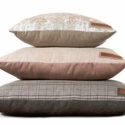 The Houndry Pet Beds Rosie Retriever Sunbrella Acrylic Fabric Rectangular 25-in x 25-in Dog Bed (For Small) -Animal & Pet Care Online Shop 11171107